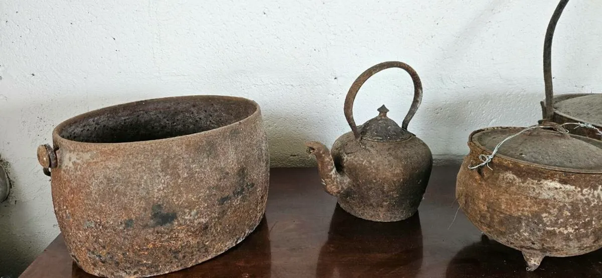 CAST IRON POTS - Image 2