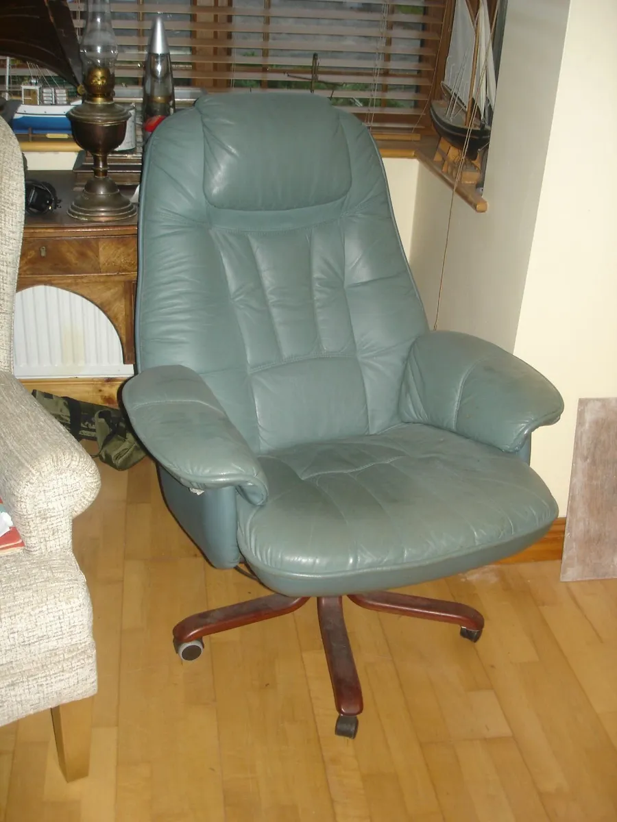 LEATHER CHAIR, RECLINING
