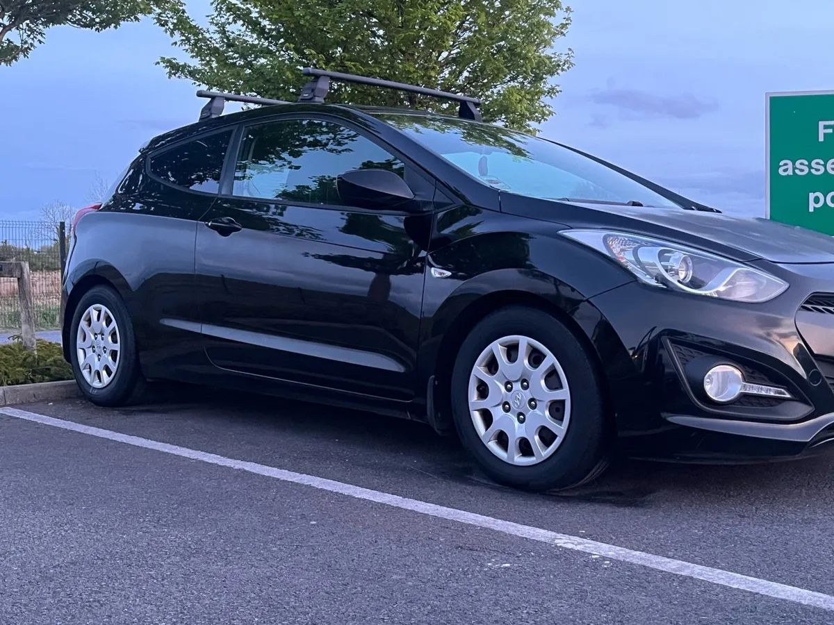 Hyundai i30 Van - Image 1