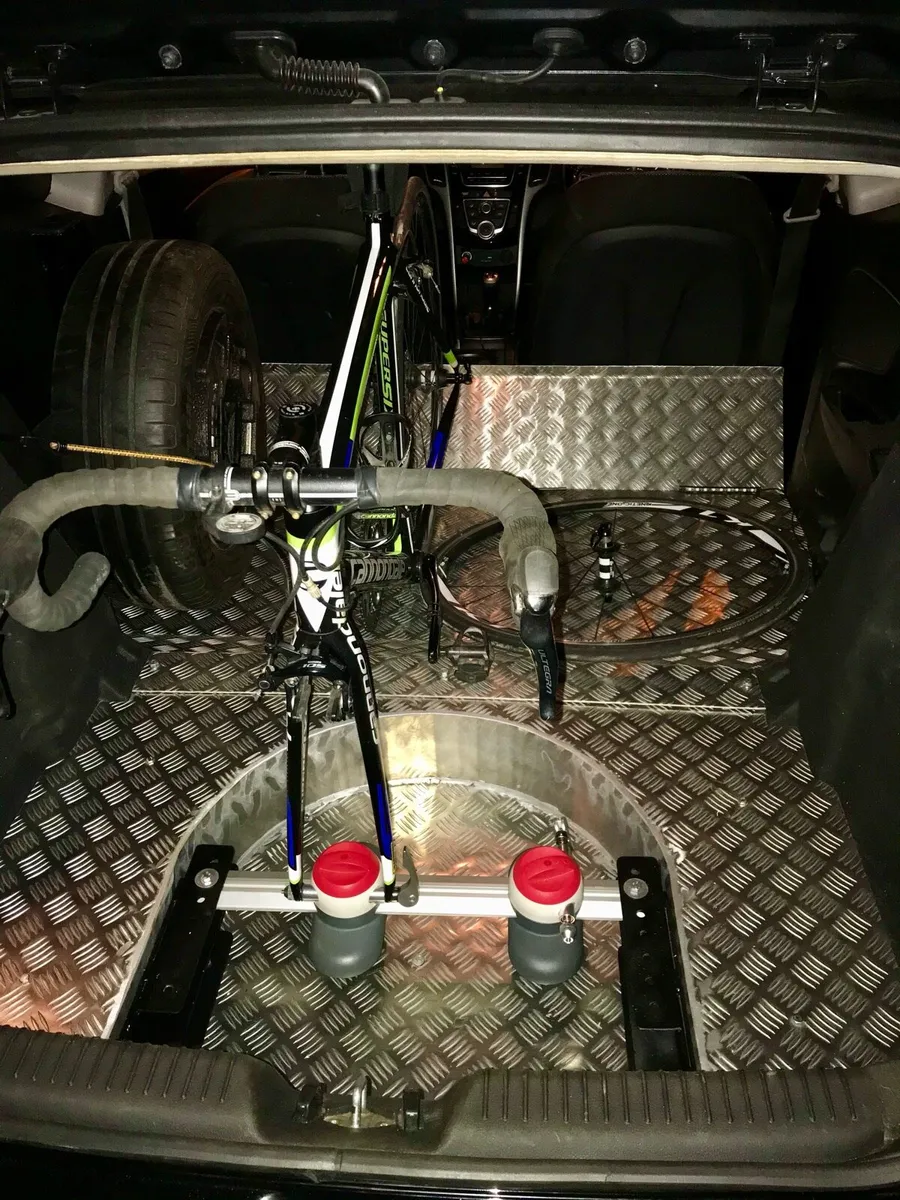 Hyundai i30 Van - Image 2