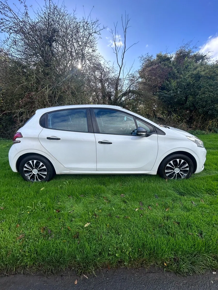 Peugeot 208 - Image 3