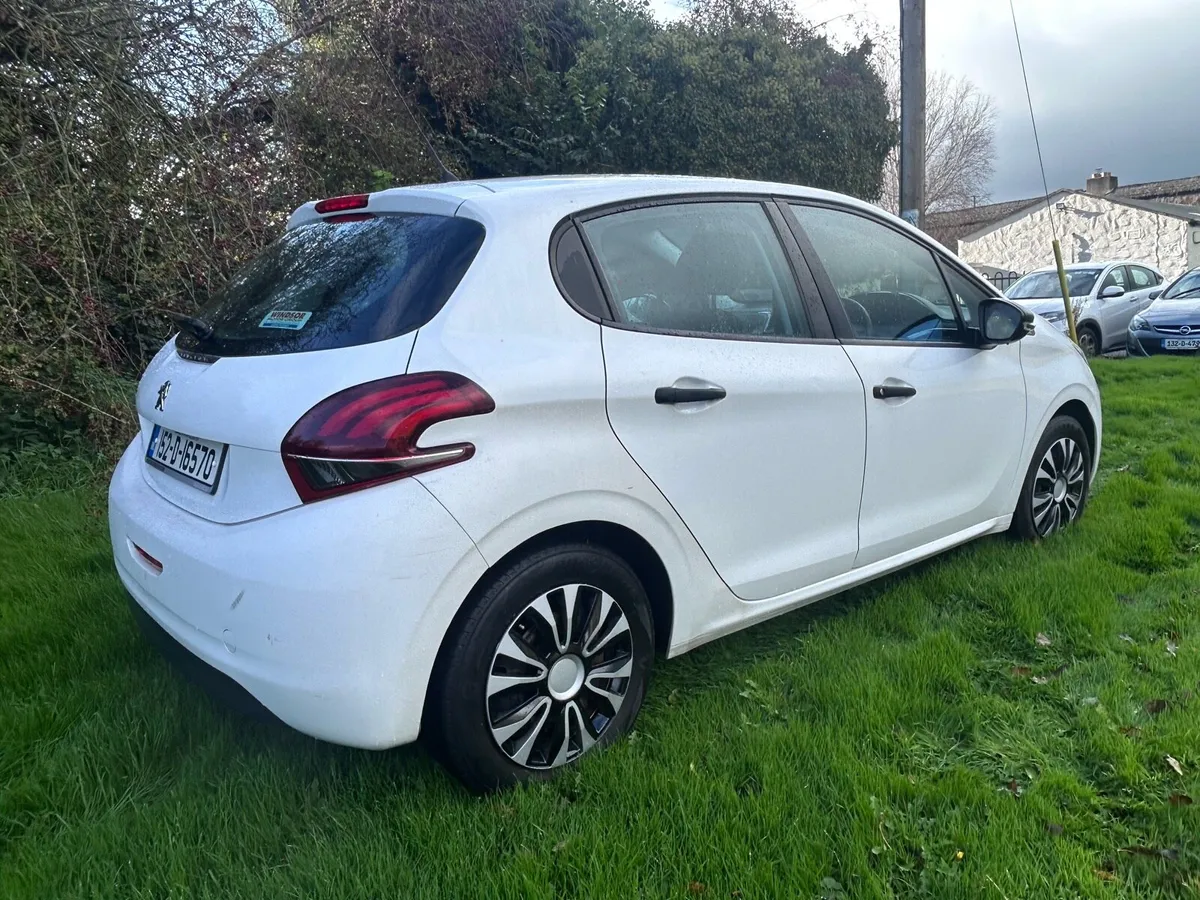 Peugeot 208 - Image 4