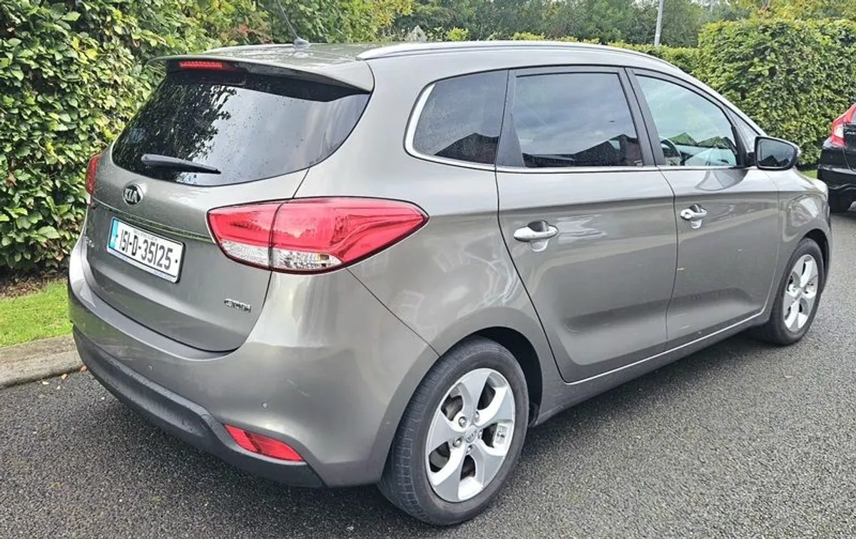 Beautiful 2015 Kia Carens with Very Low Mileage /Only 1 previous owner and Nct for a Year/ Taxed.. - Image 4