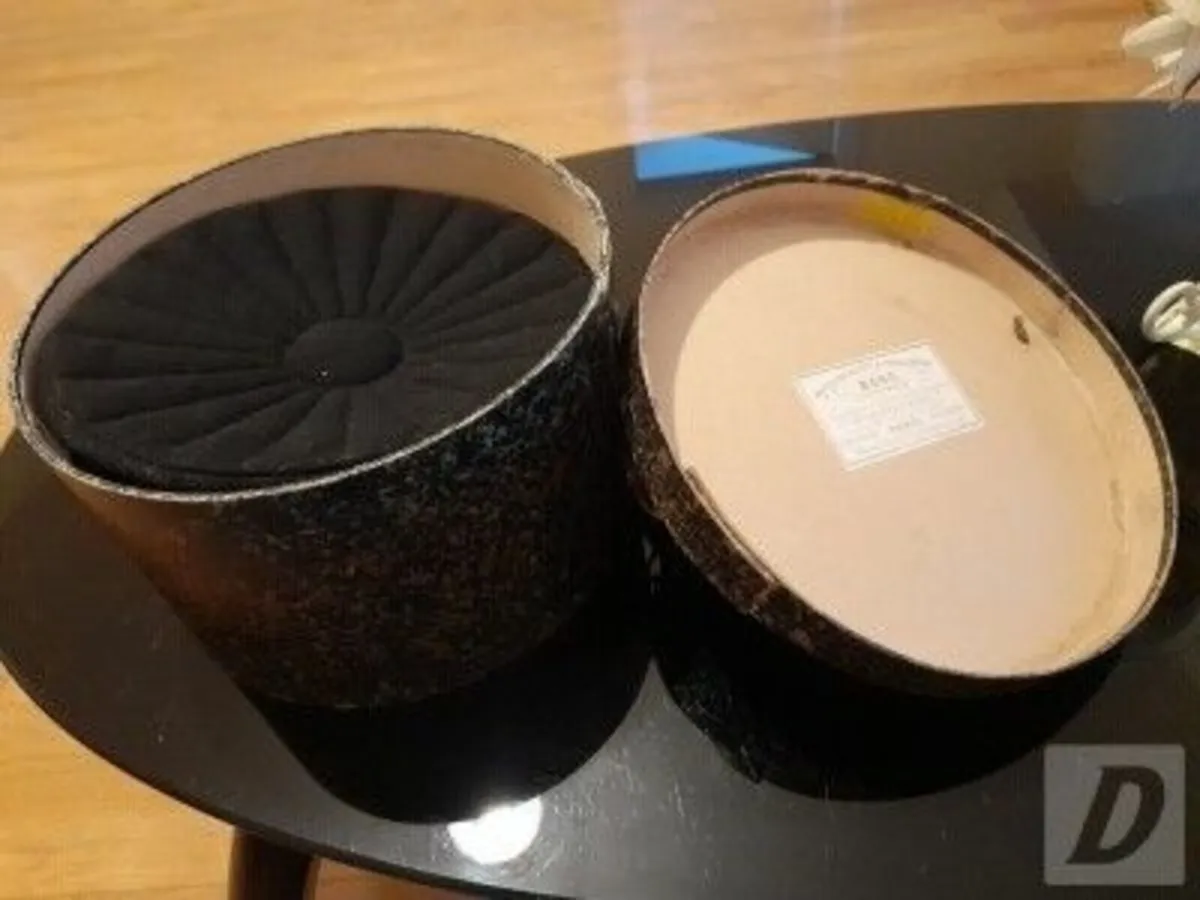 EULaw Court Costume Vintage Antique Judge Hat Gown - Image 1