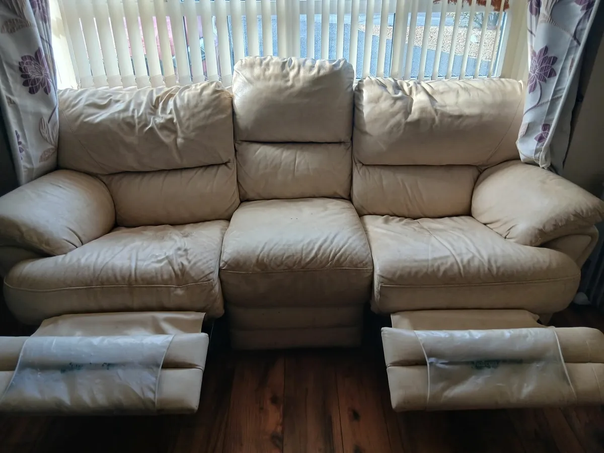 3+2 recliner - Image 3