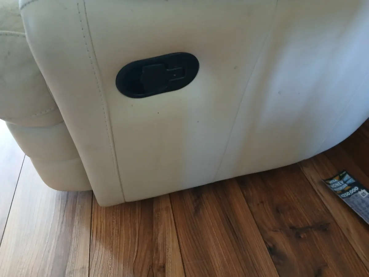 3+2 recliner - Image 4