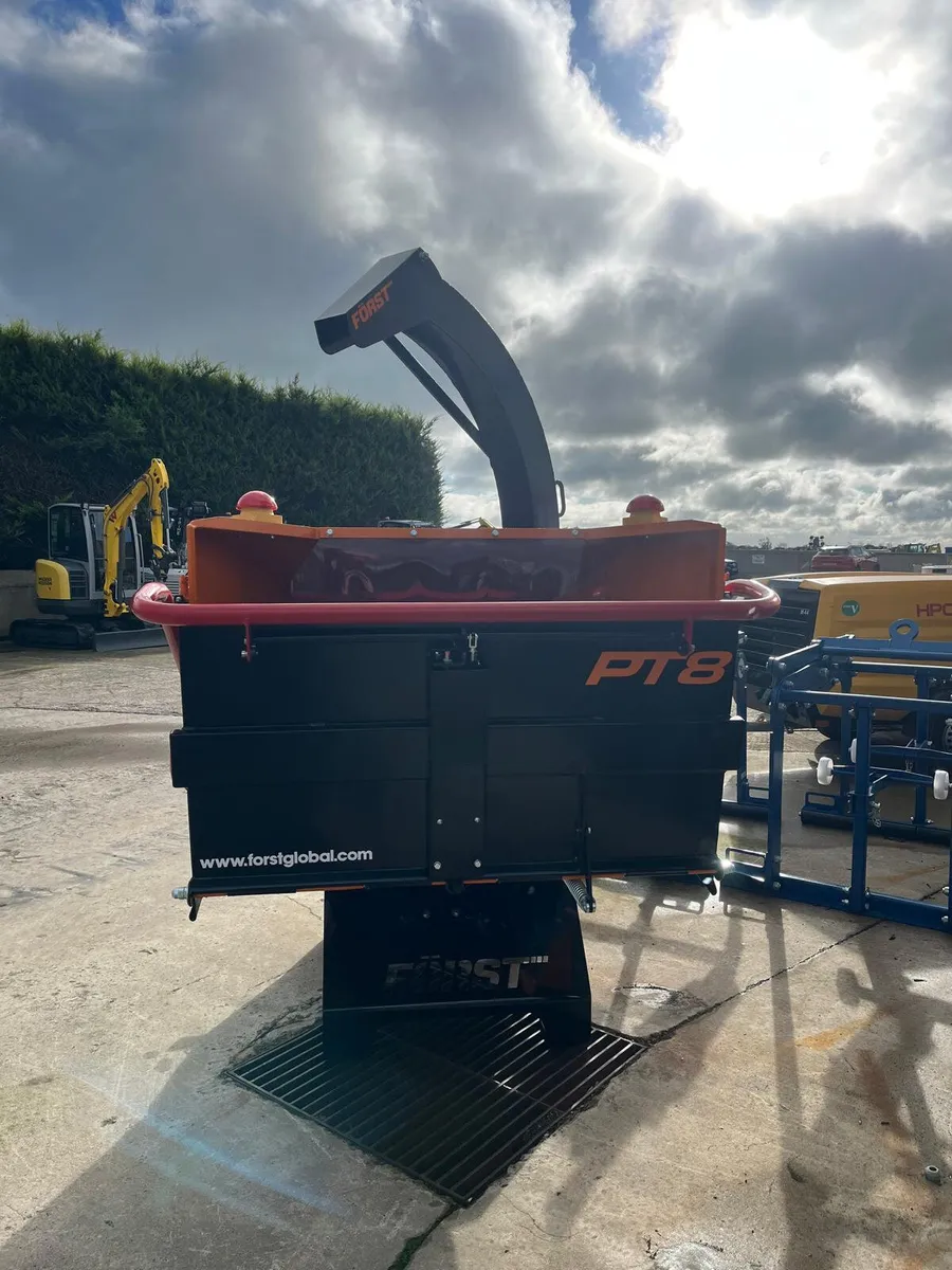 New Forst PT8 woodchipper - Image 3