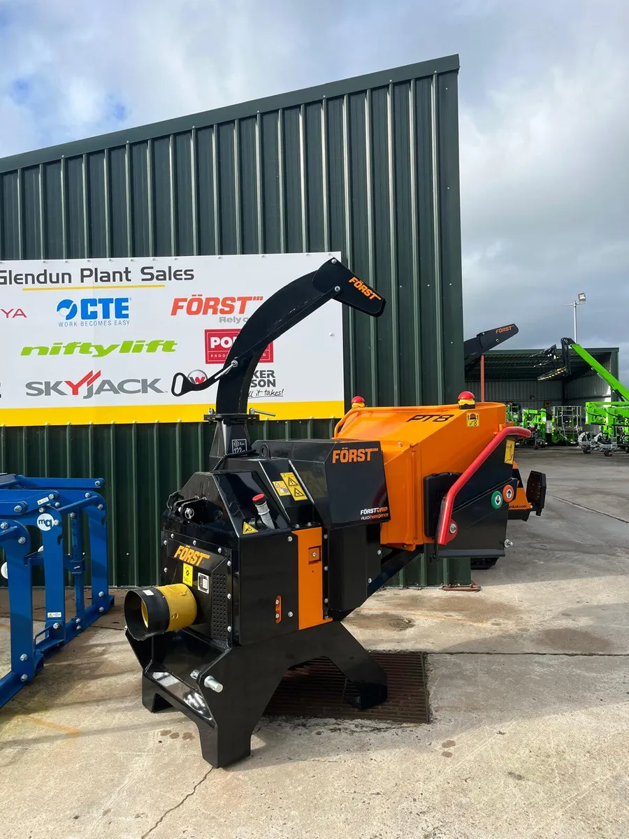 New Forst PT8 woodchipper - Image 2