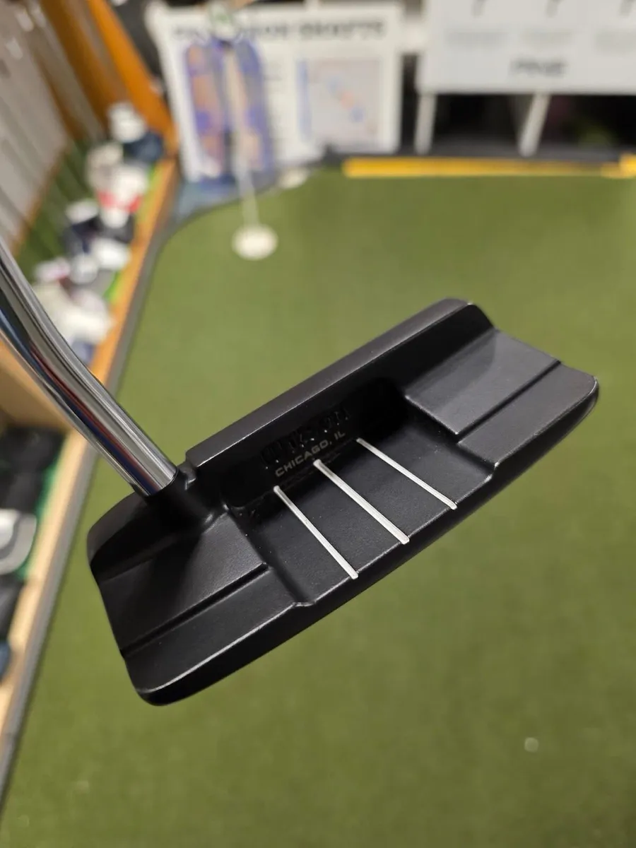 Wilson Infinite West Loop Putter - Image 2