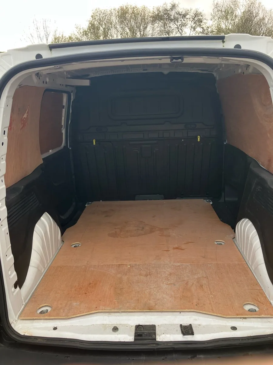 December 2020 Peugeot Partner - Image 4