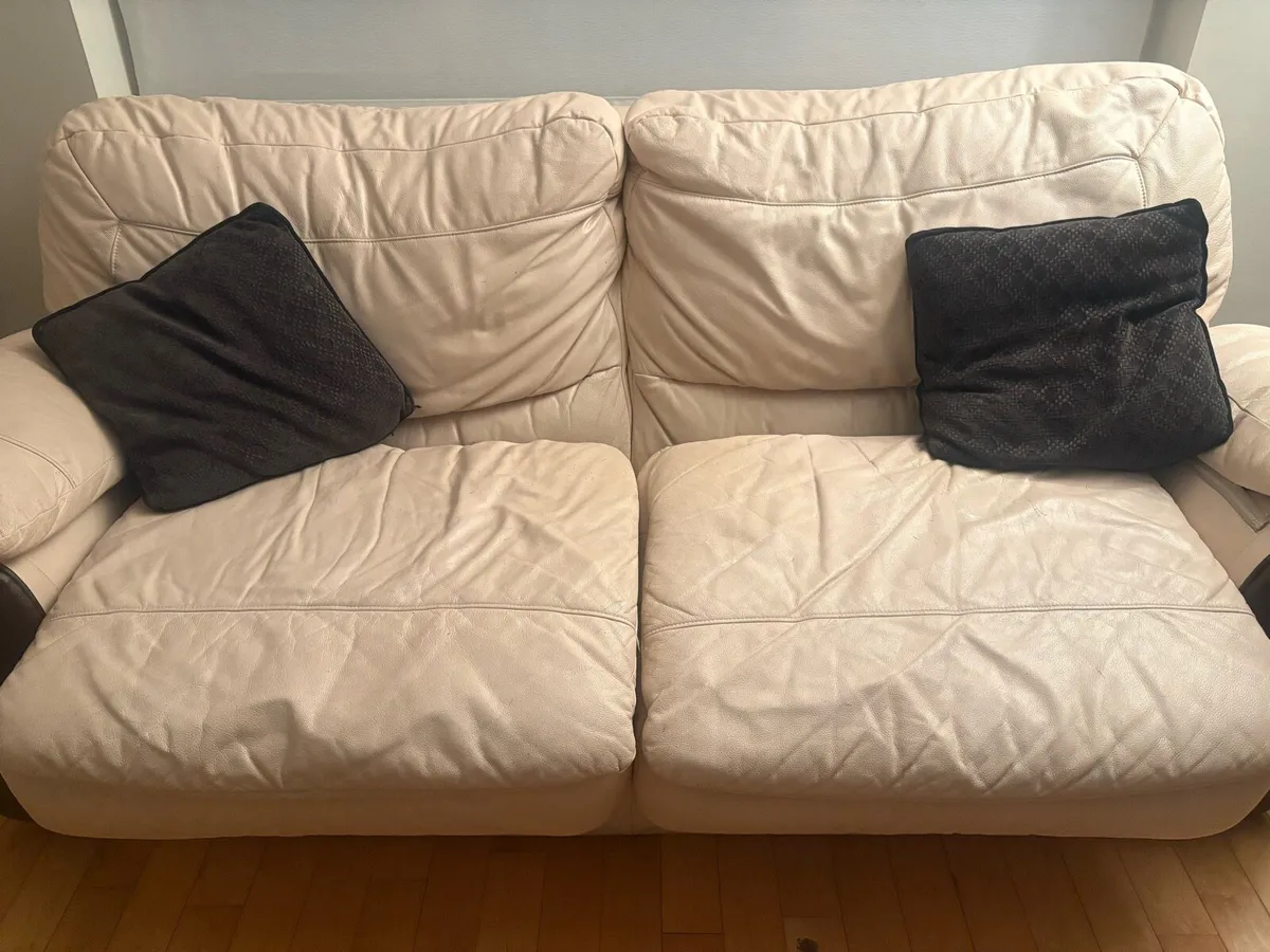 Cream couches - Image 2