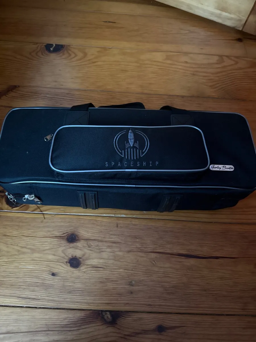 Guitar Pedal Board with 5 pedals - Image 3