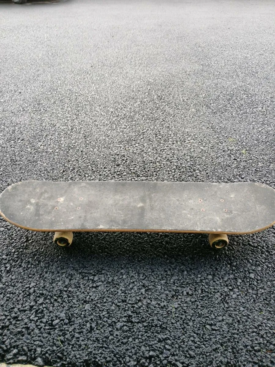 Skateboard - Image 2