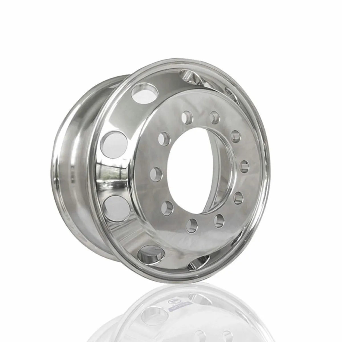 17.5" x 6.75" Chrome Aluminium Alloy Wheel Truck - Image 1