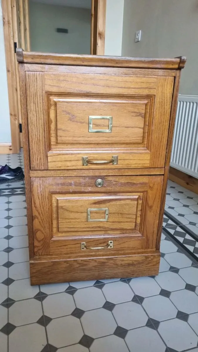 Solid wooden filing cabinet(no key) - Image 3