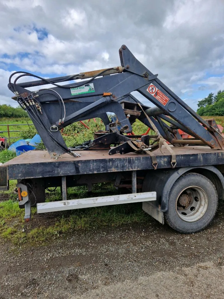 Front loaders to suit massey and ford - Image 1