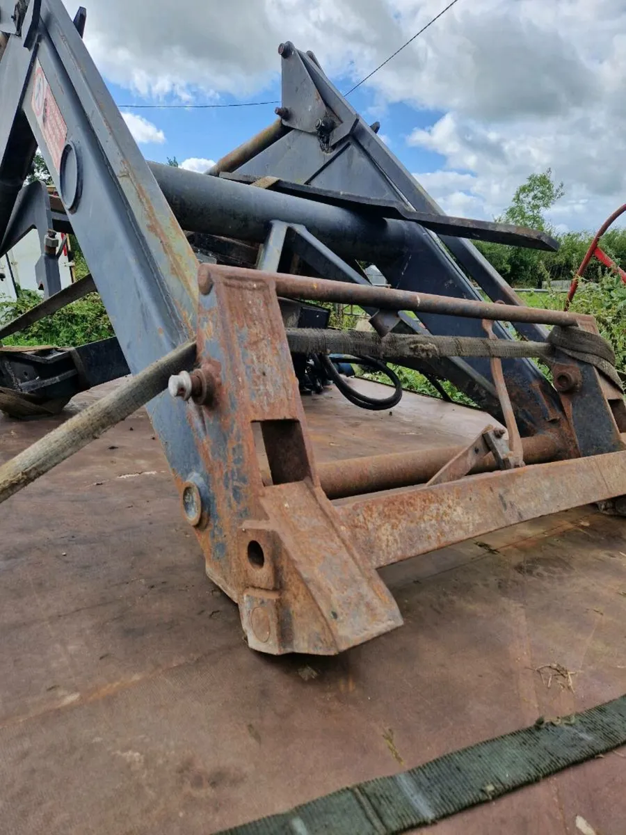 Front loaders to suit massey and ford - Image 2