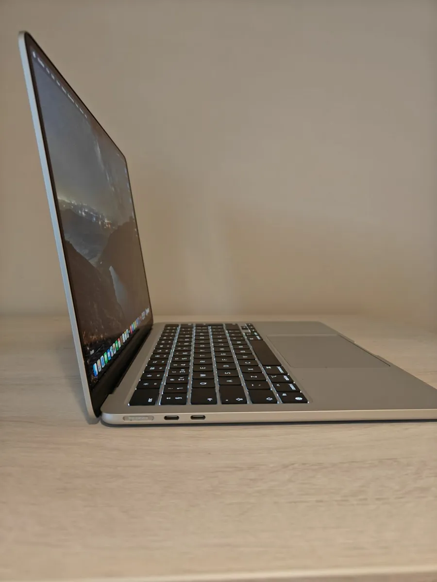 MacBook Air M3 - Image 1
