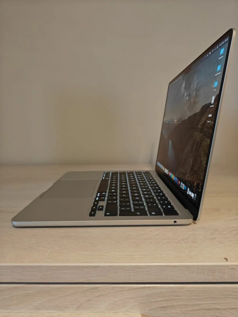 MacBook Air M3 - Image 2