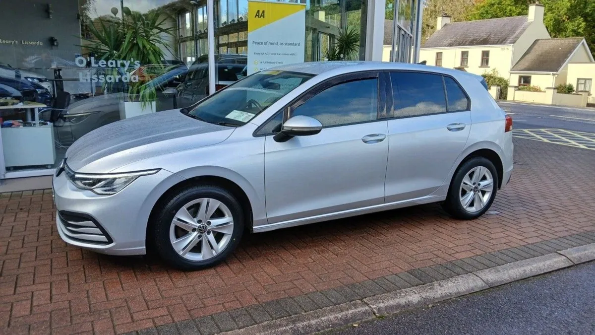Volkswagen Golf 1.5 TSI 130HP Life  Reflex Silver - Image 2