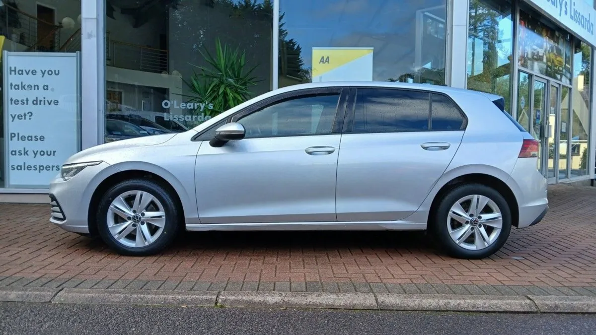 Volkswagen Golf 1.5 TSI 130HP Life  Reflex Silver - Image 4