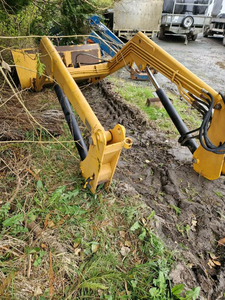 Front loaders to suit massey and ford - Image 4