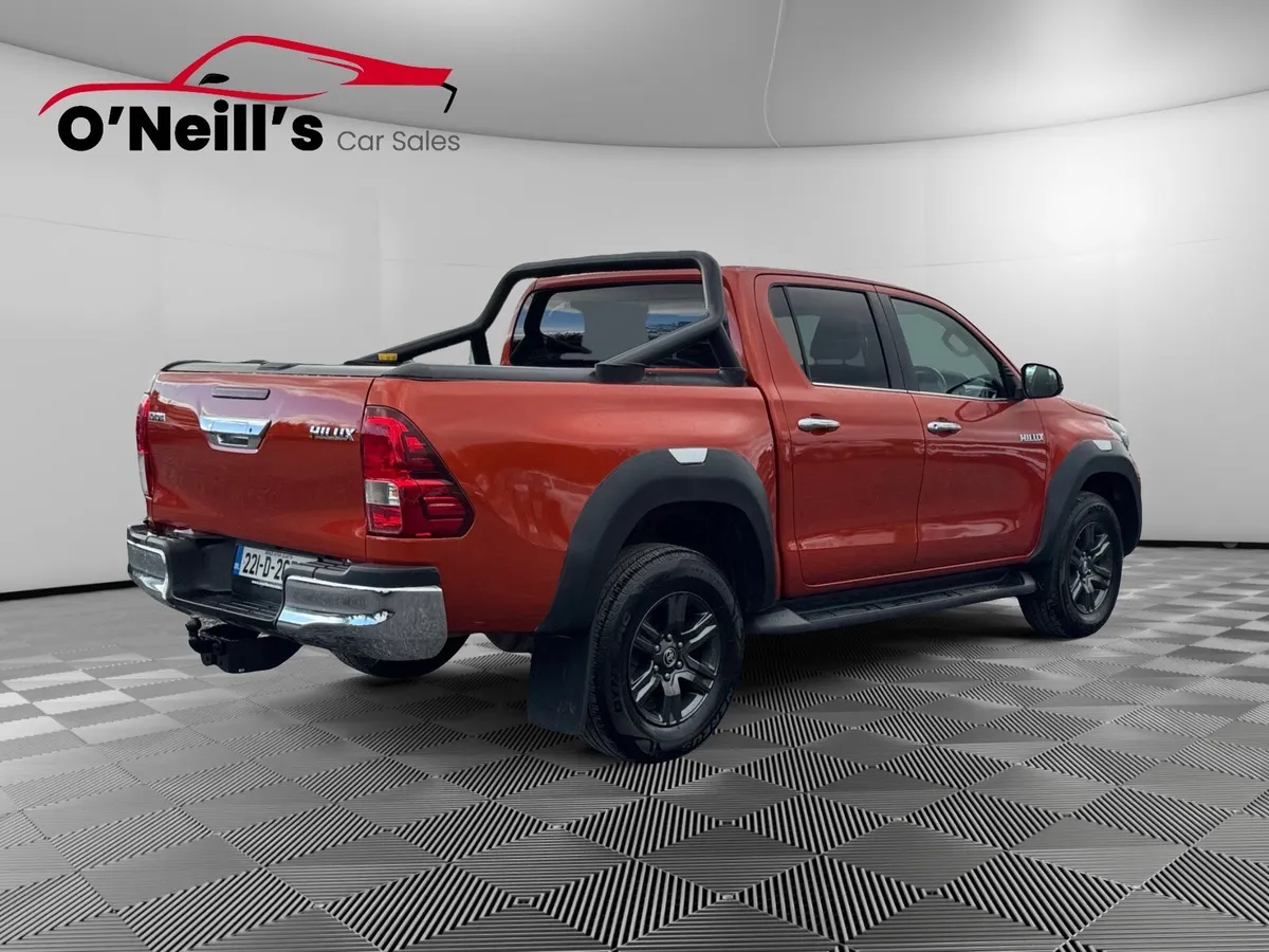 Toyota Hilux 2022 2.4 SR5 DOUBLE CAB 4DR #296 - Image 3