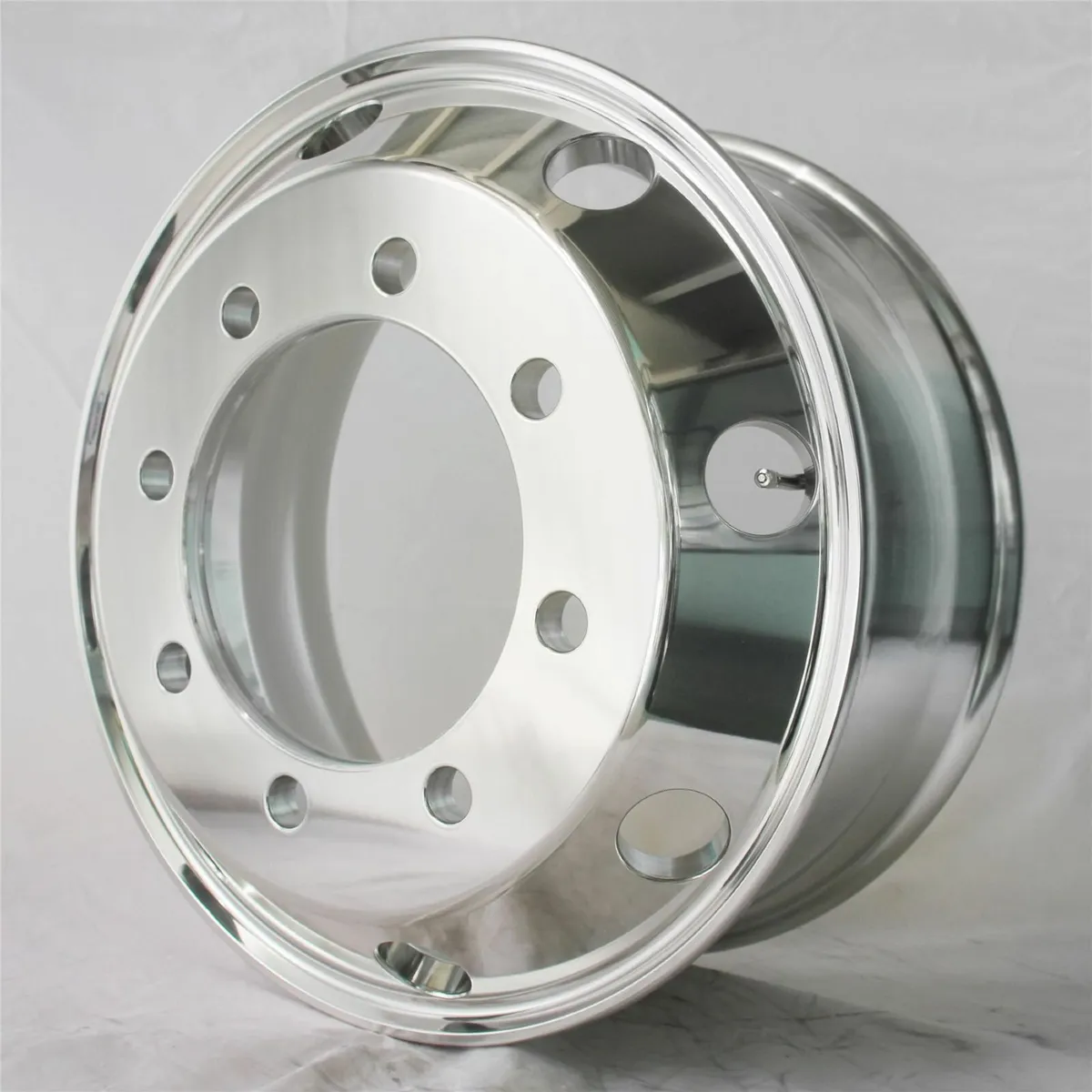 19.5'' x 7.5'' Chrome Aluminium Alloy Wheel truck - Image 1