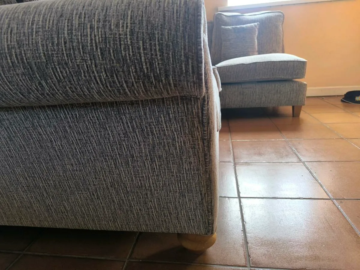 L shaped corner sofa - excellent condition - Image 2