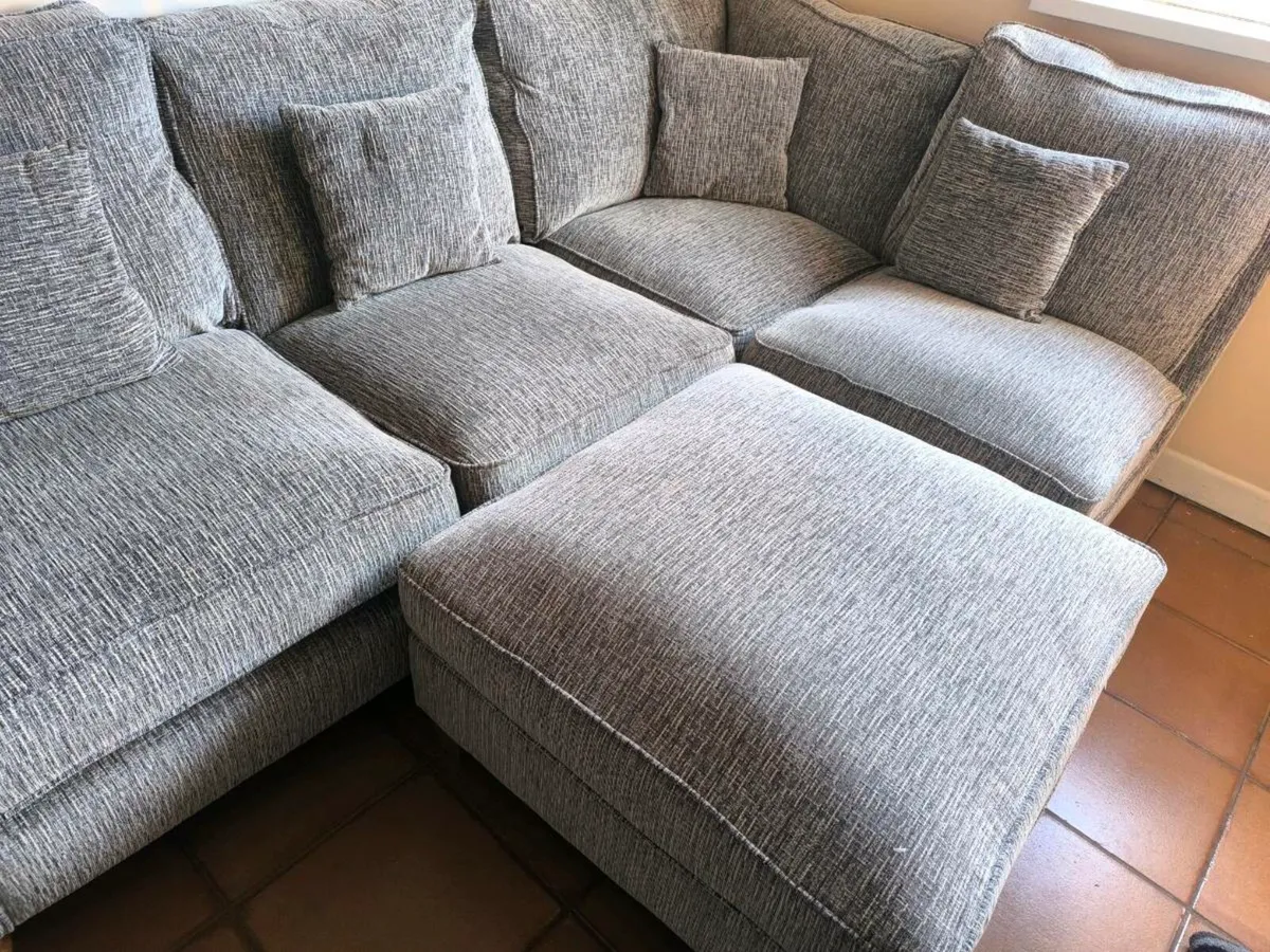L shaped corner sofa - excellent condition - Image 3