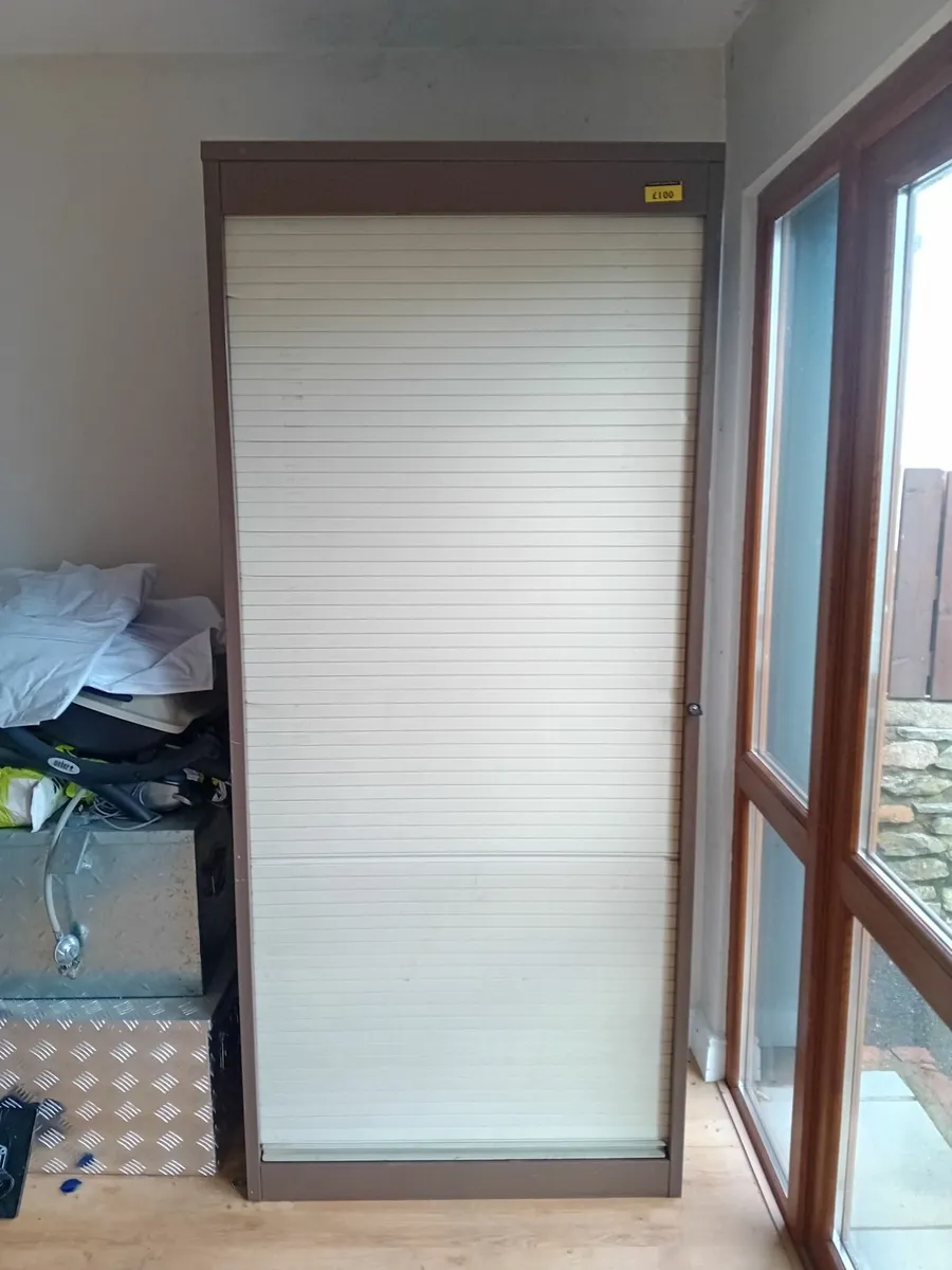 Metal storage unit - Image 1