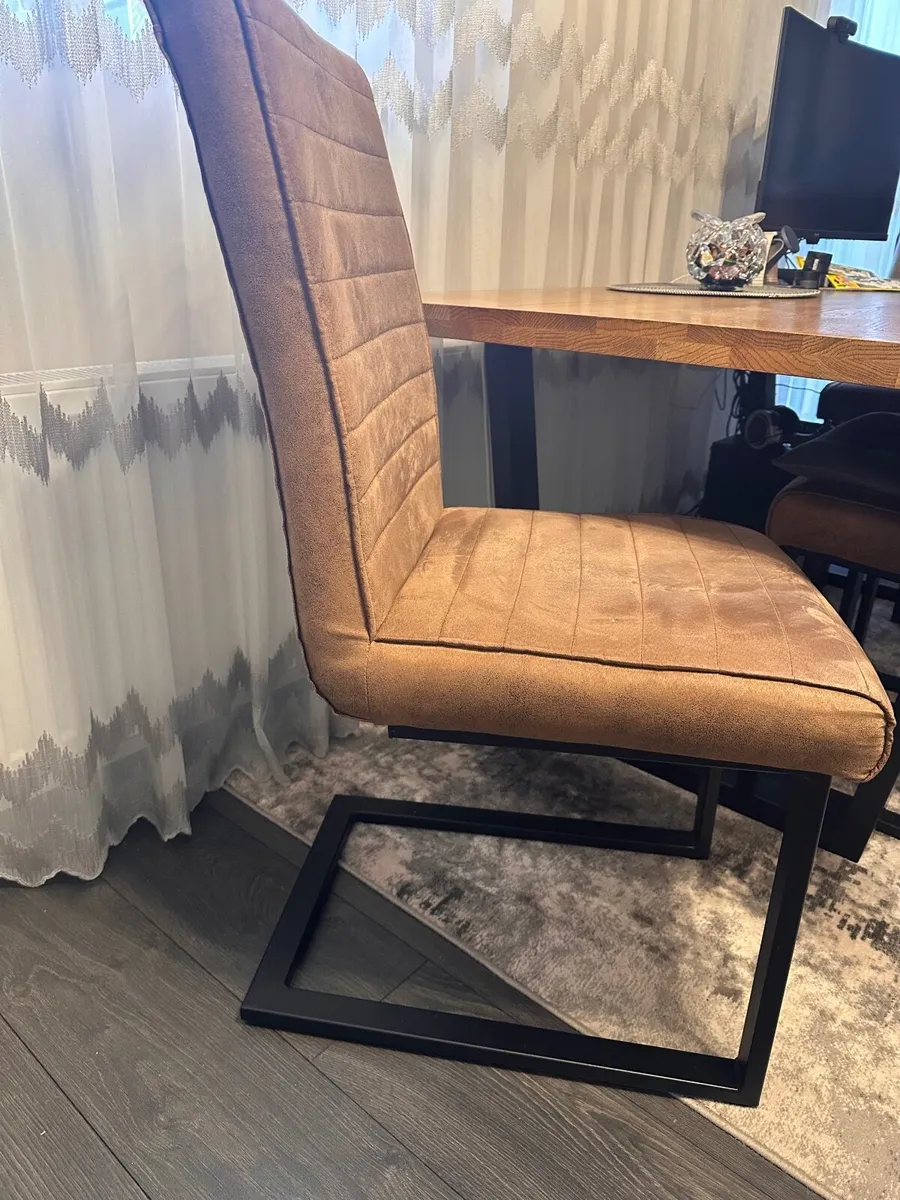 Table+ 6 chairs - Image 3