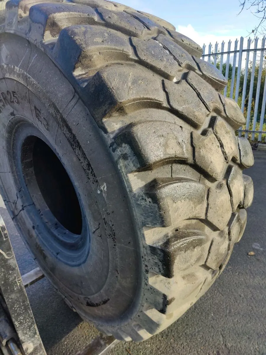 29.5 R 25 E3 MAGNA MA02 EARTH MOVER TYRE - Image 1