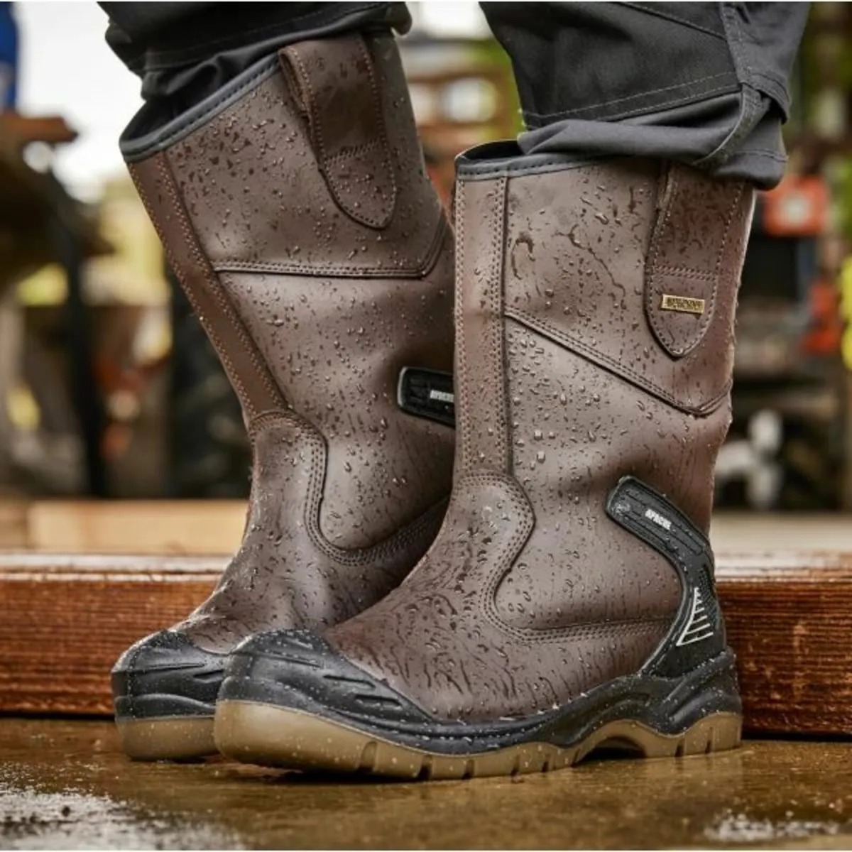 Apache AP305 Waterproof Safety Rigger Boot - Image 2