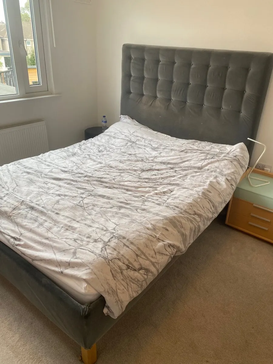 Bedroom furniture - Image 1