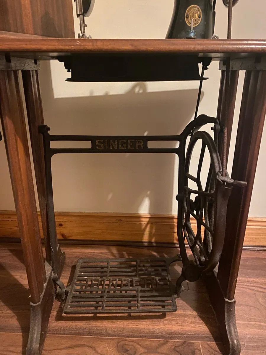 Singer sowing machine - Image 3