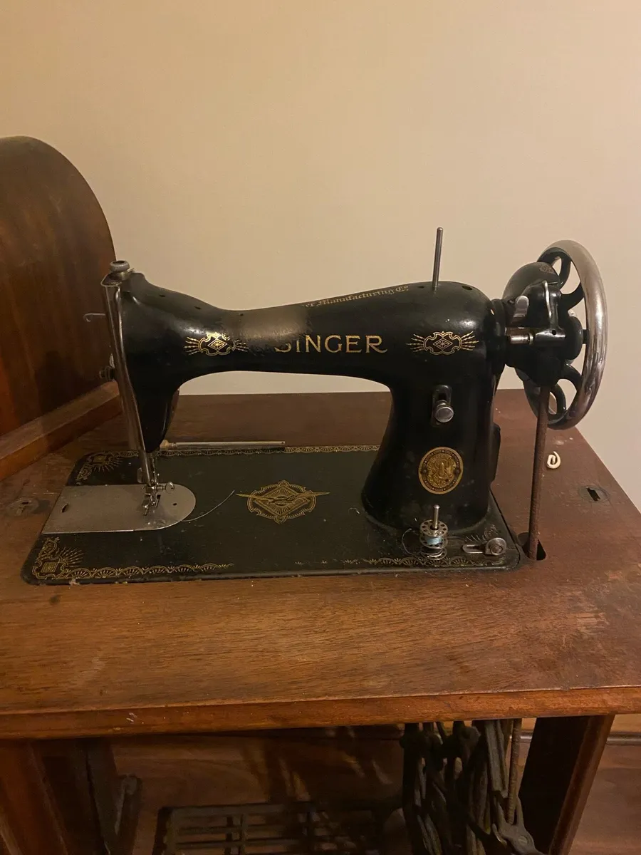 Singer sowing machine - Image 4