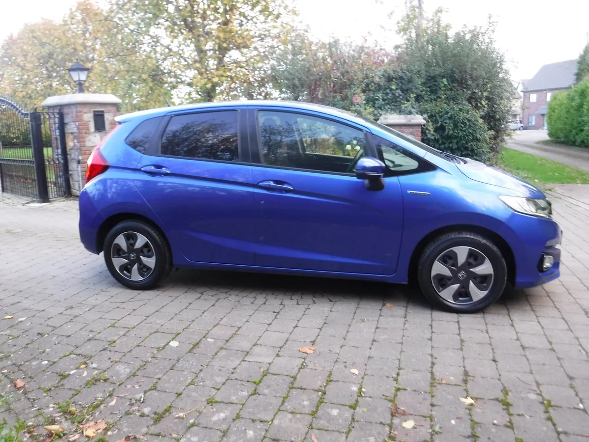 HONDA FIT 1.5 AUTO HYBRID ANDROID+CARPLAY - Image 2