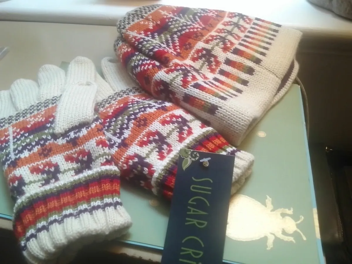 Sugar crisp fairisle knit hat and gloves set new - Image 1