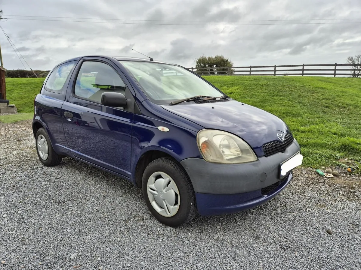 Toyota Yaris 2000 - Image 1