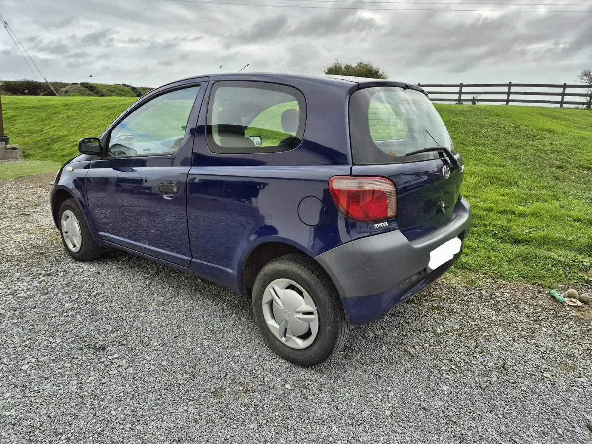 Toyota Yaris 2000 - Image 2