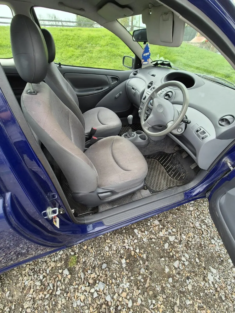 Toyota Yaris 2000 - Image 3