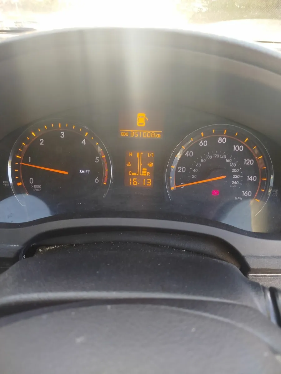 Toyota Avensis 2010 - Image 2