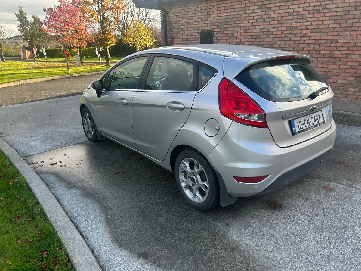2012 Ford Fiesta - Image 2