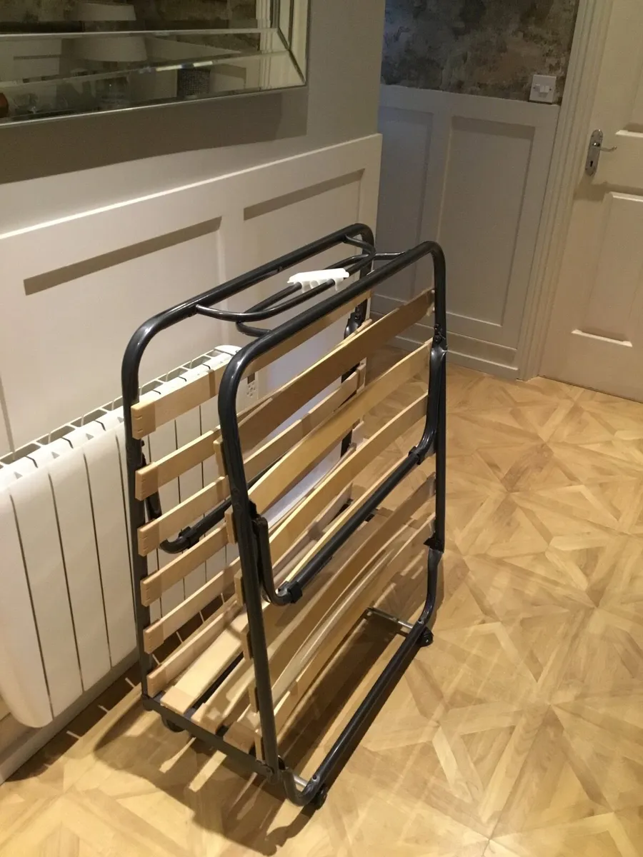 Fold up bed - Image 1