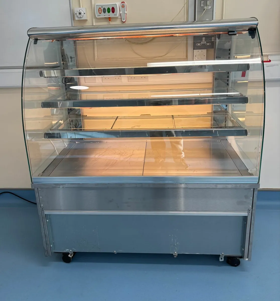 Display fridge - Image 1