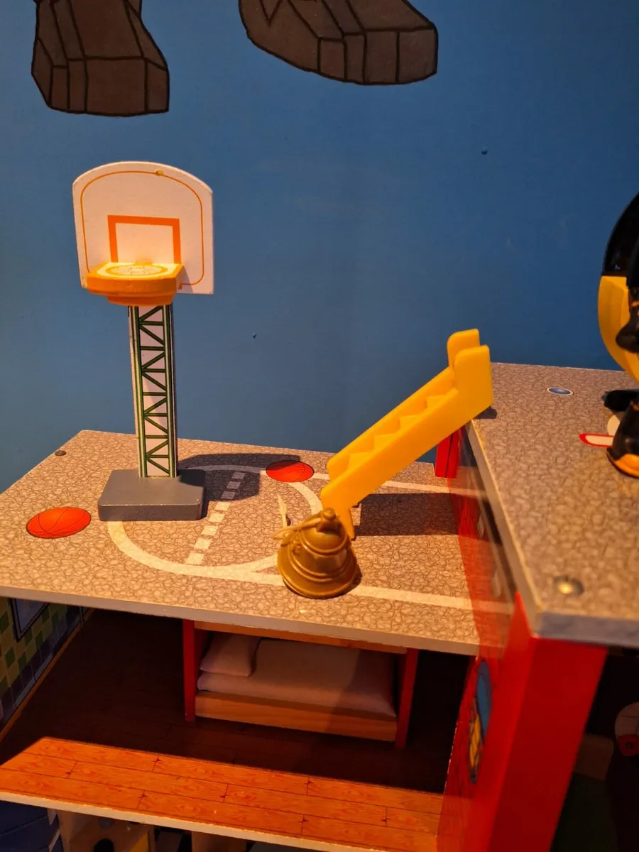 Kidcraft Everyday Heroes Play Set - Image 2