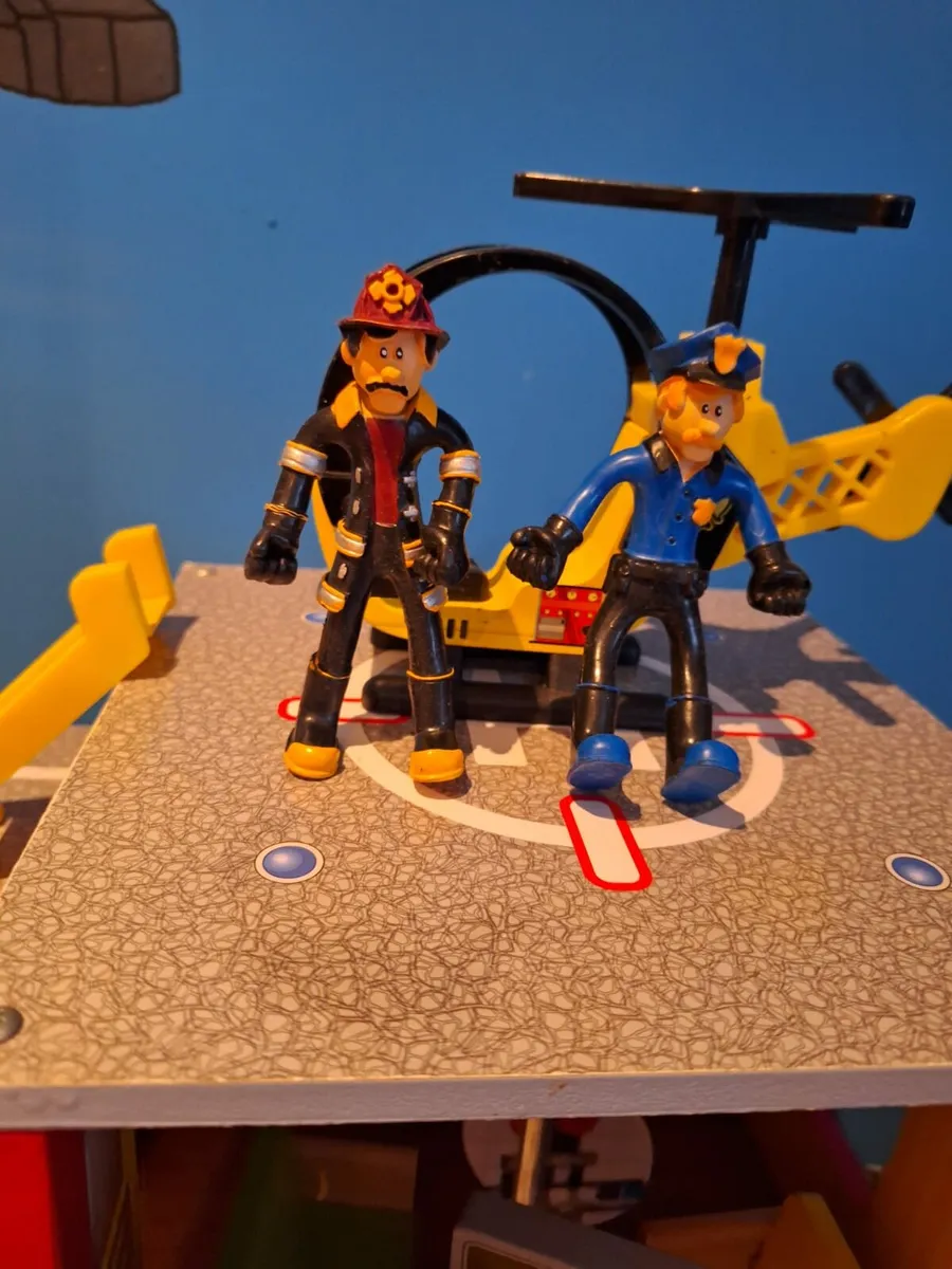 Kidcraft Everyday Heroes Play Set - Image 3