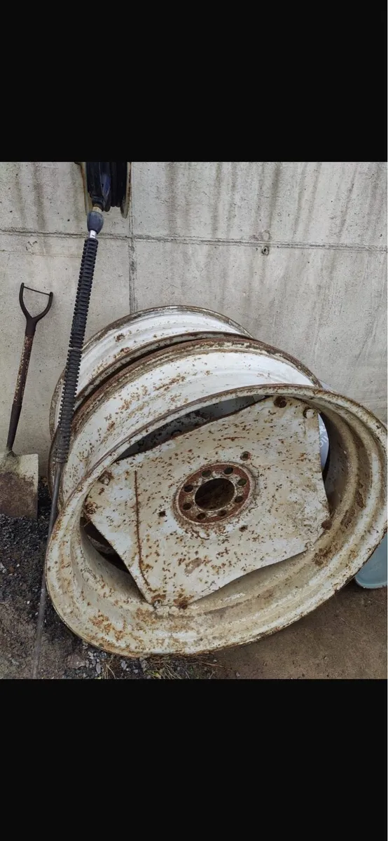 12/38 Ford Rims - Image 1