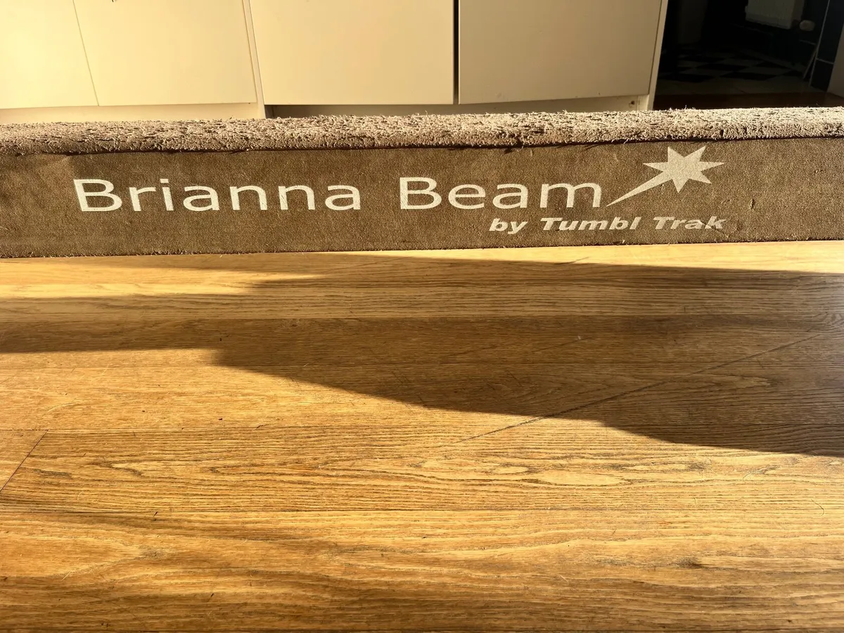 Balance beam Gymastics - Image 1